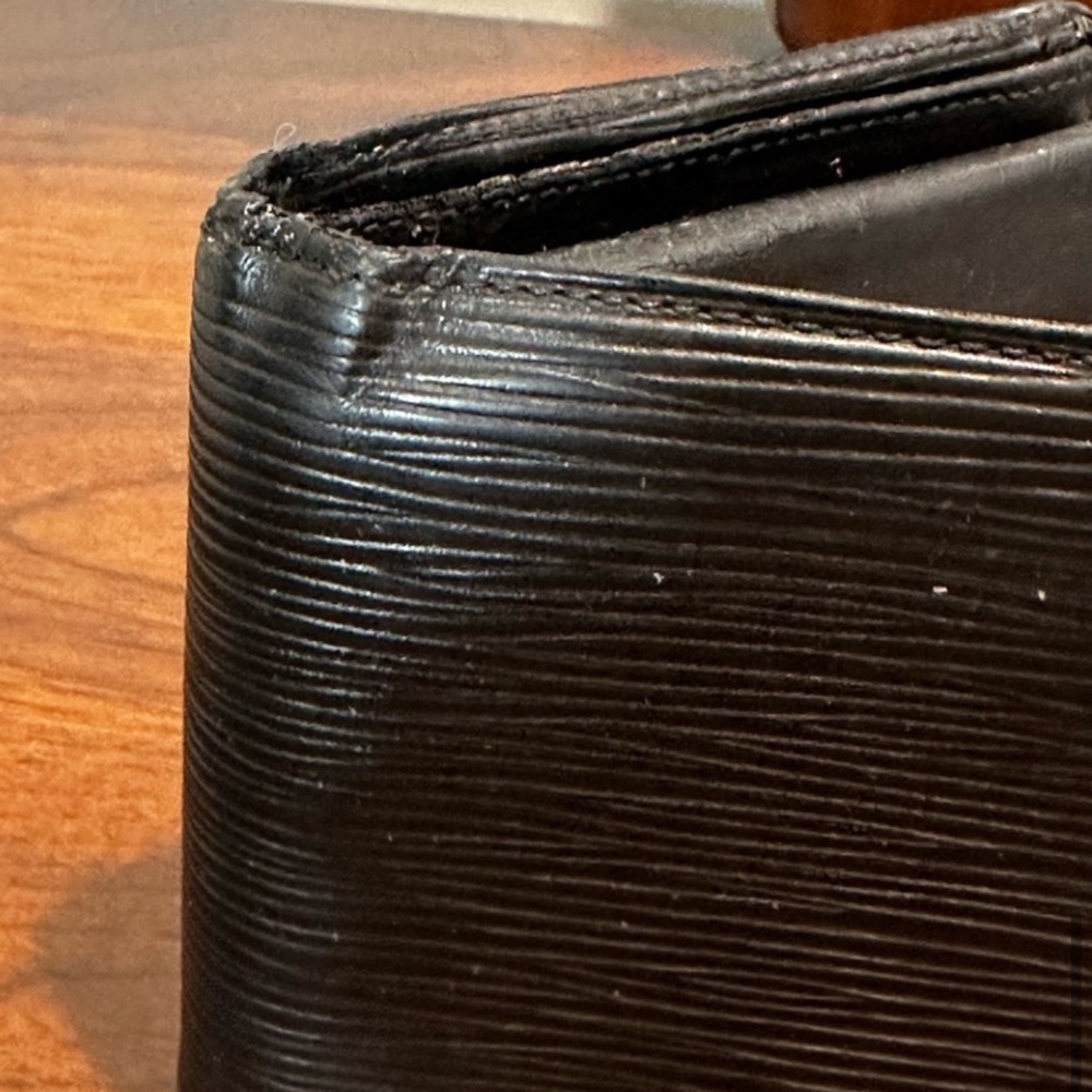 Louis Vuitton Porte Billets Cartes Credit Monnais Wallet Epi Black Bi Fold - Picture 7 of 9